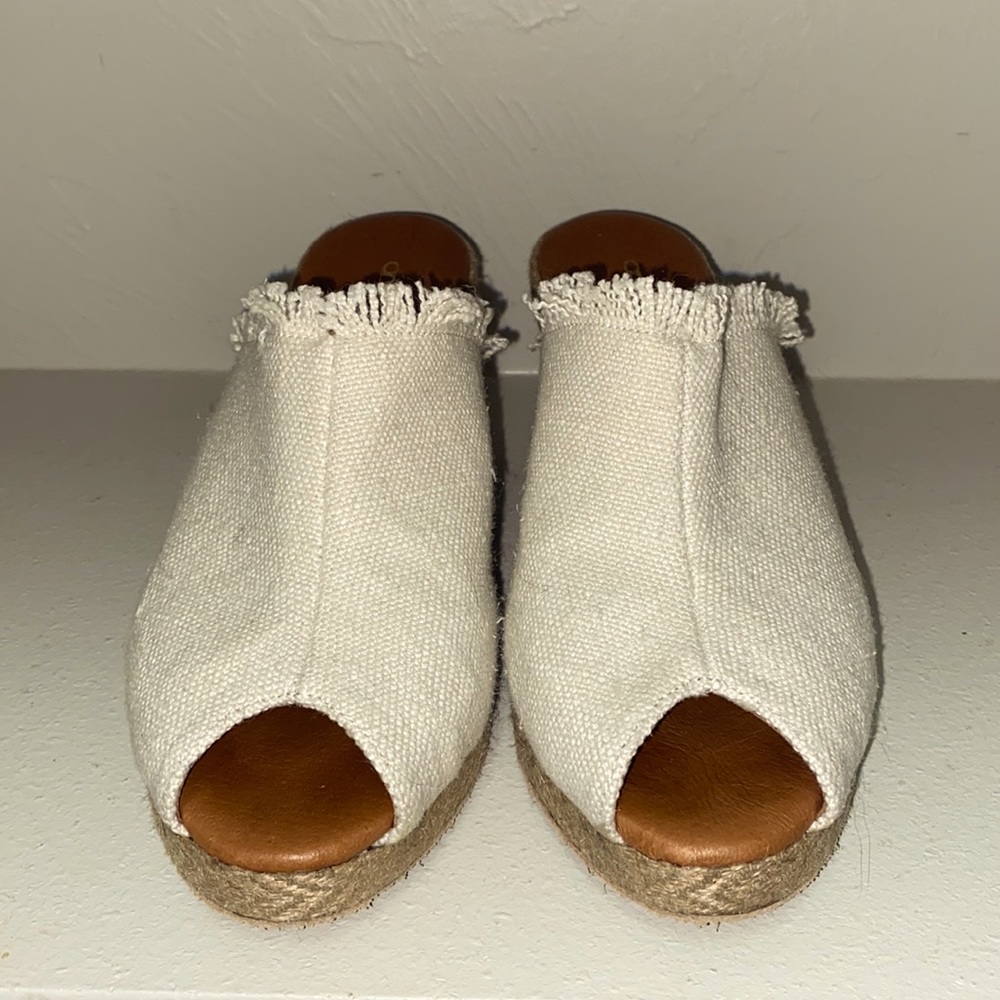 Andre Assous Linen Wedge